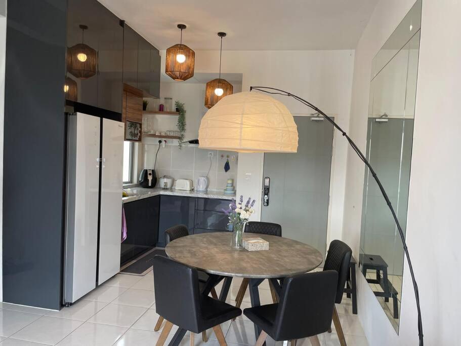 Kids Friendly Seri Austin Jb *